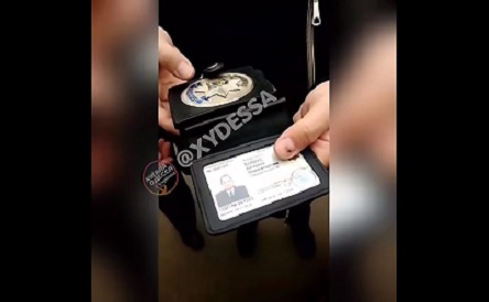 Свежие новости: ВИДЕО: «Ты бл**ь бессмертный? Сейчас обоссышься»: В Одессе сотрудница полиции угрожала и бросалась на людей