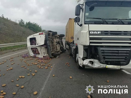 Свежие новости: На Николаевщине столкнулись грузовик и микроавтобус: один пострадавший