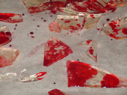 Свежие новости: В Коблево отдыхающий из Белоруссии на глазах у всех перерезал себе горло куском стекла