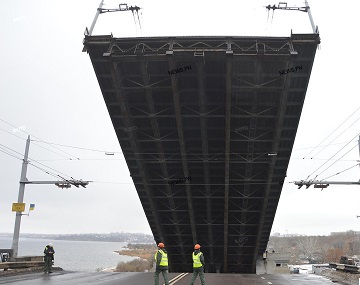 Свежие новости: В Николаеве разводили мосты, чтобы выпустить с НСЗ ракетный катер «Прилуки»