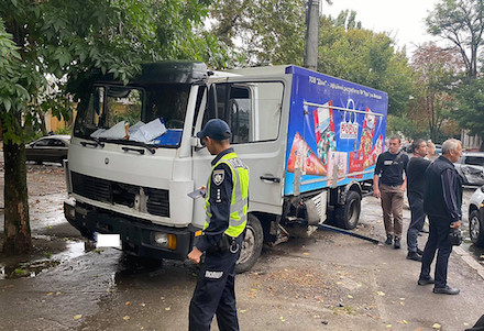 Свежие новости: В Николаеве ДТП: легковушка не пропустила грузовик с мороженым
