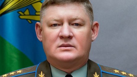 Свежие новости: Командующий российскими ВДВ попал в аварию: в соцсетях иронизируют