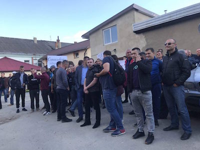 Свежие новости: Саакашвили перед судом атаковали яйцами: первые фото