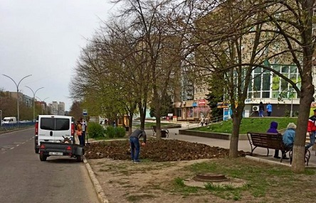 Свежие новости: В Южноукраинске бизнесмен демонтировал металлические сваи для будущего магазина