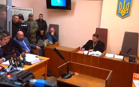 Свежие новости: Зал заседания суда по делу Авакова заняли люди в камуфляже – СМИ