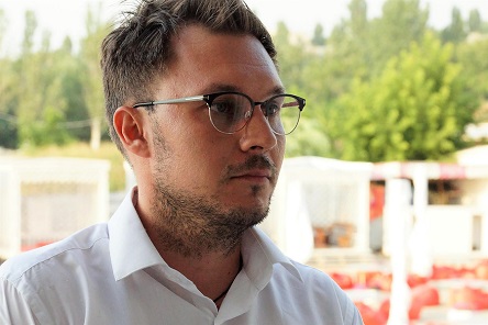 Свежие новости: ВИДЕО: Нардеп Черноморов проигнорировал вознесенцев, оставив людей мерзнуть возле своей приемной