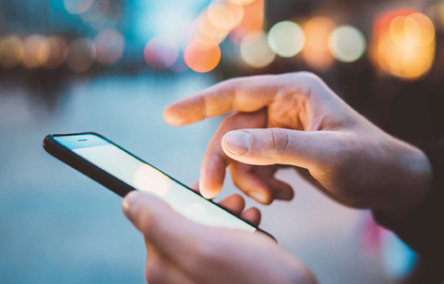 Свежие новости: Украинцам начала приходить массовая смс-рассылка от Минздрава