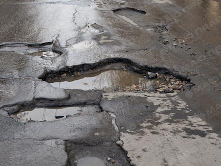 Свежие новости: Житель Николаевщины пожаловался на безобразное состояние дороги на Очаков