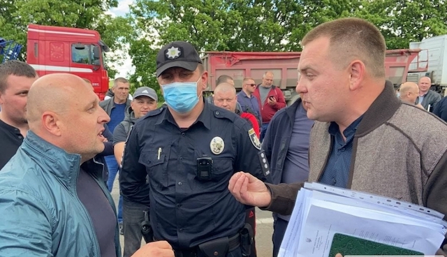 Свежие новости: Водители, перекрывшие трассу, потребовали увольнения начальника УТБ в Николаевской области