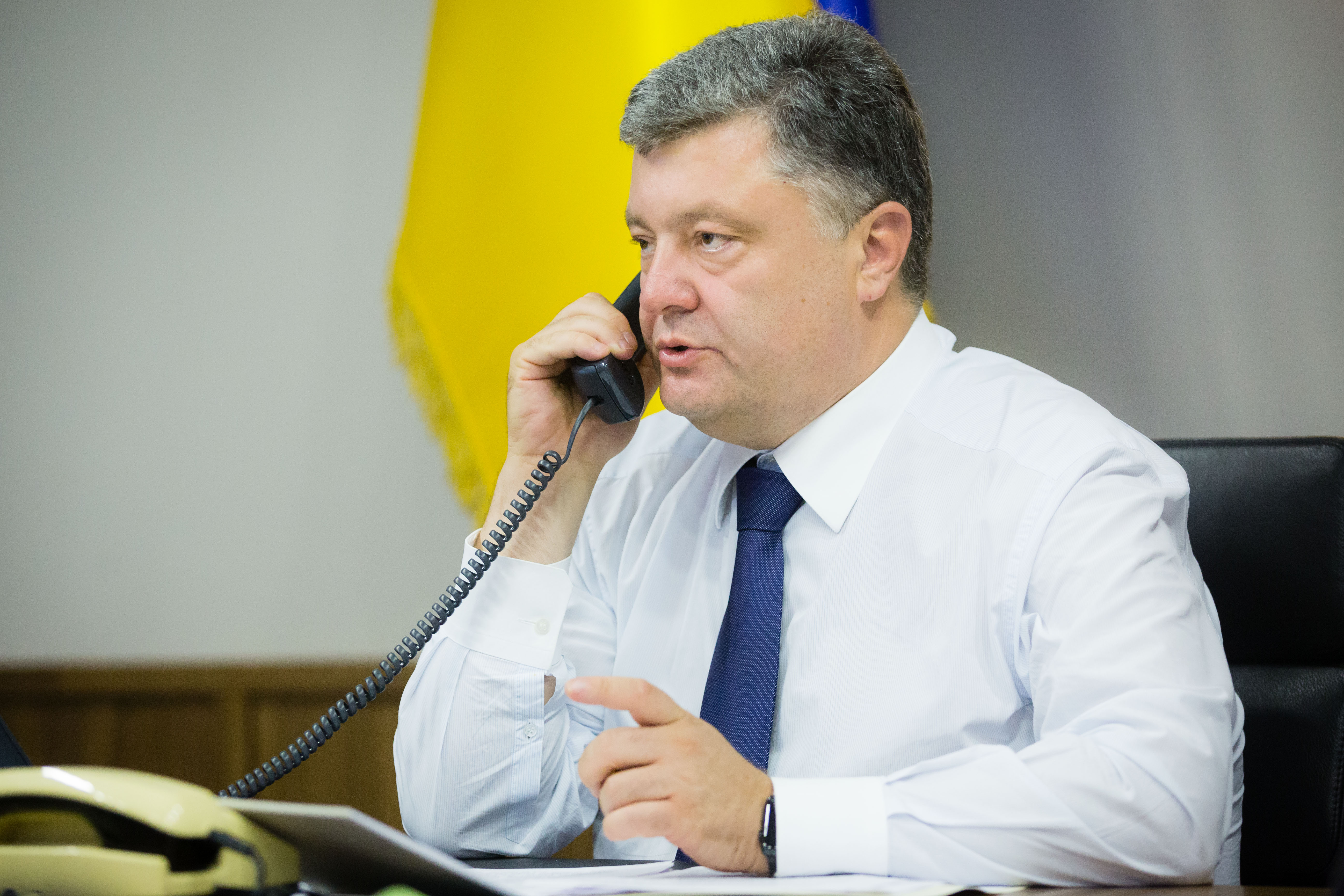 Фото новости: Порошенко гордится бойцами за подбитый ими БМП сепаратистов Свежие новости: Порошенко гордится бойцами за подбитый ими БМП сепаратистов