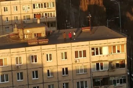 Свежие новости: На Борщаговке дети устроили игры со смертью