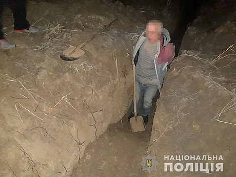 Свежие новости: На Одесчине пенсионер выкопал 40-метровую траншею, намереваясь украсть чугунную трубу водоканала