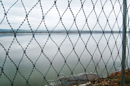 Фото новости: За ограждения к водоемам в Украине начали штрафовать с вчерашнего дня Свежие новости: За ограждения к водоемам в Украине начали штрафовать с вчерашнего дня
