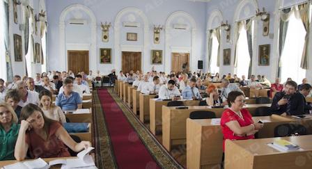 Свежие новости: Депутаты Николаевского горсовета сорвали сессию, вытащив карточки