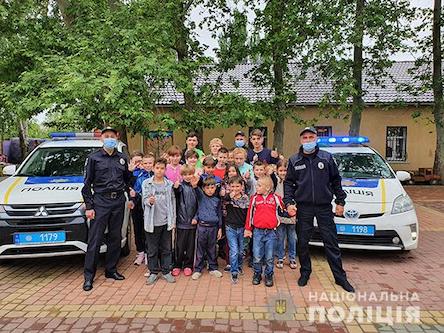 Свежие новости: Полицейские Вознесенского райотдела устроили праздник для школьников