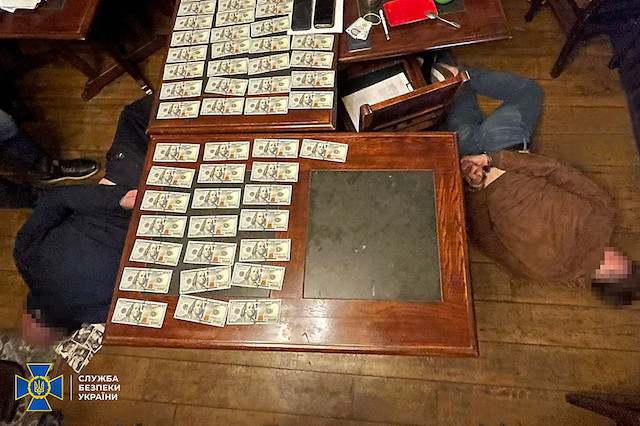 Свежие новости: СБУ затримала рейдерів, які пропонували полковнику спецслужби хабар в $1 мільйон