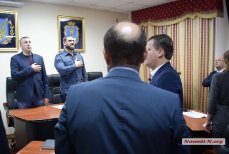 Свежие новости: Чиновники, не спевшие гимн на исполкоме, исполнили его в ОГА под присмотром Савченко