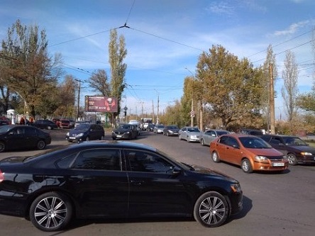 Свежие новости: В Николаеве перекрыли Херсонское шоссе — на дороге образовалась масштабная пробка