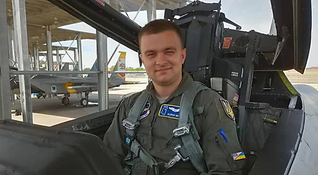 Свежие новости: Президент посмертно присвоїв звання Героя України пілоту Олексію Месю