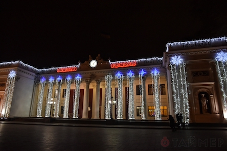 Свежие новости: ФОТО: Одесскую мэрию зажгли к Новому году