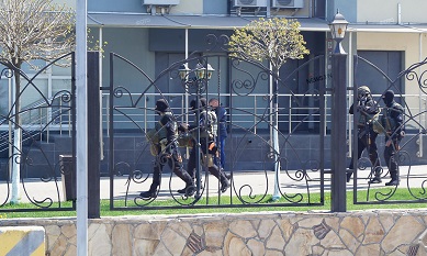 Свежие новости: ВИДЕО: Подчиненные Луценко вместе с полицейским спецназом проводят выемку документов на «Ника-Тере» – портовики заявляют, что незаконно