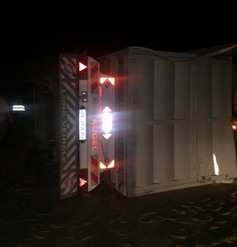 Свежие новости: На трассе под Николаевом перевернулся прицеп с зерном