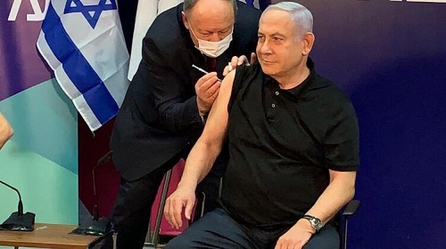 Свежие новости: Премьер-министр Израиля сделал прививку от коронавируса в прямом эфире