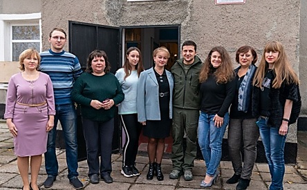 Свежие новости: ВИДЕО: Учителя опровергли фейк о «несуществующей школе» в Золотом, который обнародовал телеканал Порошенко