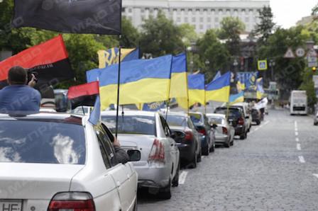 Свежие новости: Возле дома Порошенко прошел митинг
