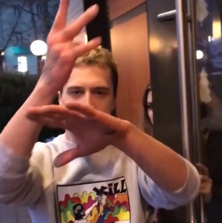 Свежие новости: ВИДЕО: В Николаеве парень покурил косяк прямо в горсовете