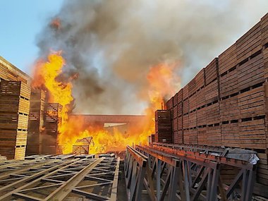 Свежие новости: В Николаевской области горело складское помещение