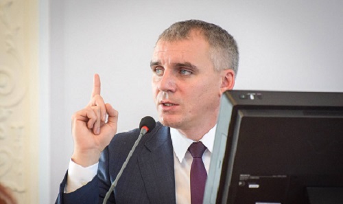 Свежие новости: Сенкевич объявил, что из-за метания фекалий сессию горсовета проведут в закрытом режиме