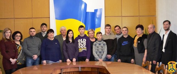 Свежие новости: В Первомайську дітям-сиротам урочисто вручили ключі від квартир