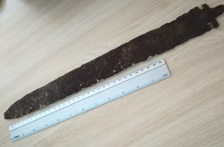 Свежие новости: В Южном Буге нашли меч предположительного XV века