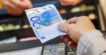 Свежие новости: В  Украине подешевели доллар и евро