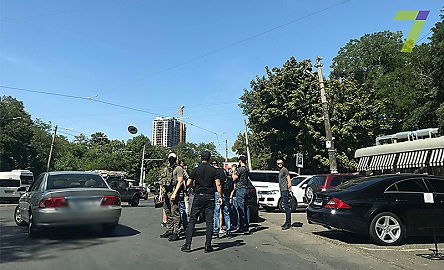 Фото новости: В Одессе детективы НАБУ задержали и.о. главы Службы автодорог Николаевщины Максименко – подозревают в получении крупной взятки Свежие новости: В Одессе детективы НАБУ задержали и.о. главы Службы автодорог Николаевщины Максименко – подозревают в получении крупной взятки