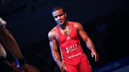 Свежие новости: ВИДЕО: Депутат-борец Беленюк показал коллегам, как отбиваться от Ляшко