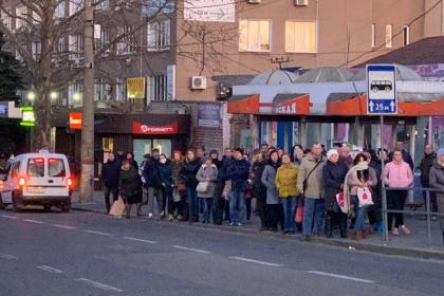 Свежие новости: ВИДЕО: В Николаеве возник транспортный коллапс из-за «карантинных» ограничений в маршрутках