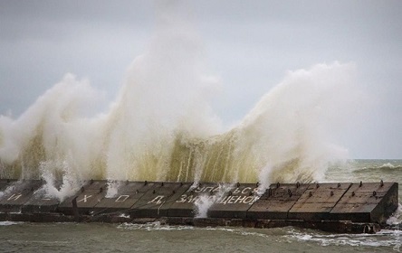 Свежие новости: В Одессе девушку смыло с пирса в море