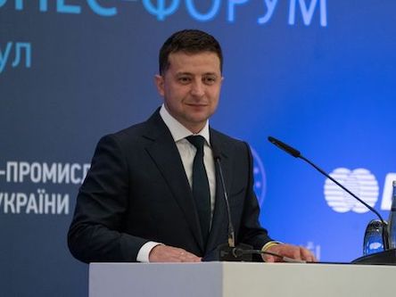 Свежие новости: Зеленского просят сделать доллар национальной валютой