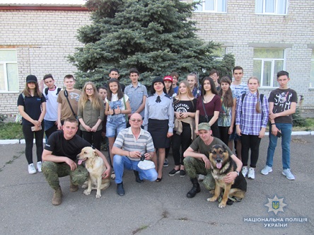 Свежие новости: Юні детективи побували на екскурсії у поліцейському кінологічному центрі