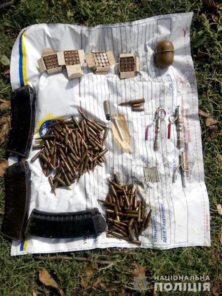 Свежие новости: В Николаевском районе у двоих мужчин изъяли четыре запала к гранатам, граната РГД-5 и почти три сотни патронов