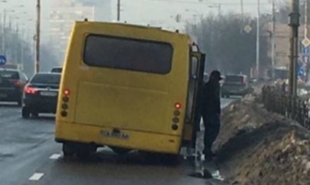 Свежие новости: В Киеве у маршрутки на ходу отвалилось колесо
