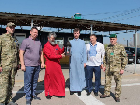 Свежие новости: Благодатный огонь передали в оккупированный Крыму