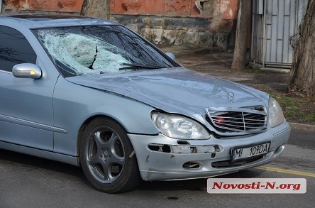 Свежие новости: ВИДЕО: В центре Николаева «Мерседес» насмерть сбил женщину