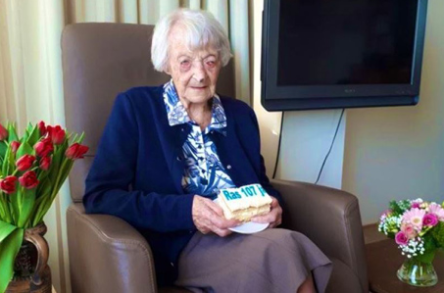 Фото новости: 107-летняя жительница Нидерландов стала самой пожилой пациенткой, победившей COVID-19 Свежие новости: 107-летняя жительница Нидерландов стала самой пожилой пациенткой, победившей COVID-19