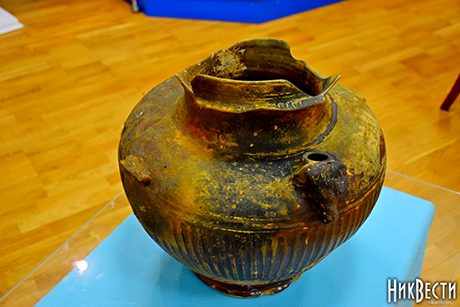 Свежие новости: В Николаеве археологи показали античную вазу, которая была найдена на затонувшем древнегреческом судне