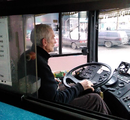 Свежие новости: «У меня и без вашей мелочи своей полные карманы»: В Николаеве водитель троллейбуса отказался брать плату за проезд мелочью