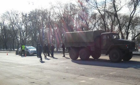 Свежие новости: В Николаеве ДТП: Военный грузовик протаранил микроавтобус