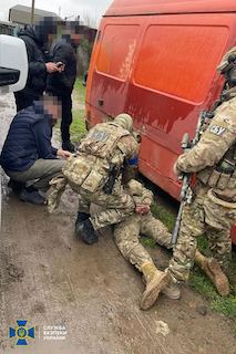 Фото новости: На Одещині затримали зрадника, який «полював» на HIMARS та розвідував склади з боєприпасами ЗСУ Свежие новости: На Одещині затримали зрадника, який «полював» на HIMARS та розвідував склади з боєприпасами ЗСУ